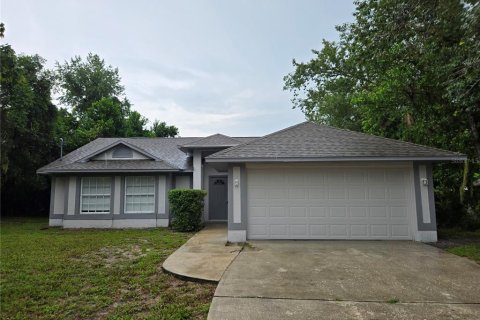 Villa ou maison à Deltona, Floride 3 chambres, 125.42 m2 № 2383648