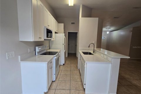 Villa ou maison à louer à Deltona, Floride: 3 chambres, 125.42 m2 № 2383648 - photo 13