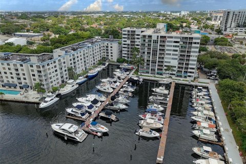 Condo in Miami, Florida, 2 bedrooms  № 1951889 - photo 28