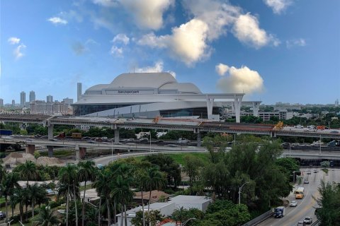 Condo in Miami, Florida, 2 bedrooms  № 1951889 - photo 30