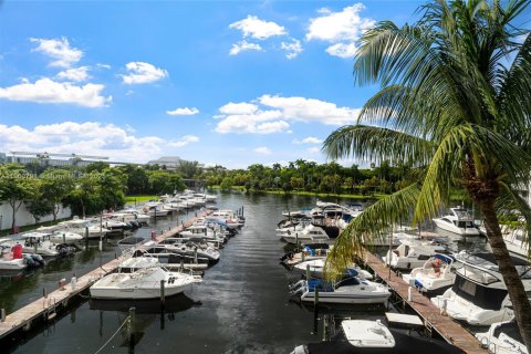 Condo in Miami, Florida, 2 bedrooms  № 1951889 - photo 22
