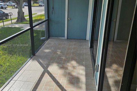 Снять в аренду кондоминиум в Катлер-Бей, Флорида 2 спальни, 77.39м2, № 1996103 - фото 16