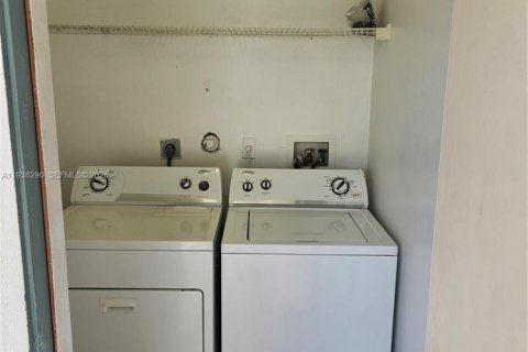 Снять в аренду кондоминиум в Катлер-Бей, Флорида 2 спальни, 77.39м2, № 1996103 - фото 17