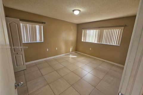 Снять в аренду кондоминиум в Катлер-Бей, Флорида 2 спальни, 77.39м2, № 1996103 - фото 11