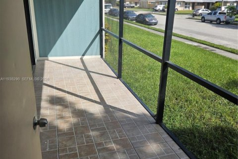 Снять в аренду кондоминиум в Катлер-Бей, Флорида 2 спальни, 77.39м2, № 1996103 - фото 15