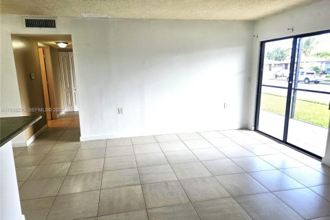Снять в аренду кондоминиум в Катлер-Бей, Флорида 2 спальни, 77.39м2, № 1996103 - фото 4