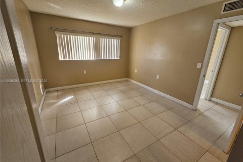 Снять в аренду кондоминиум в Катлер-Бей, Флорида 2 спальни, 77.39м2, № 1996103 - фото 12