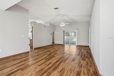 House in San Antonio, Florida 2 bedrooms, 132.01 sq.m. № 2419670 - photo 2