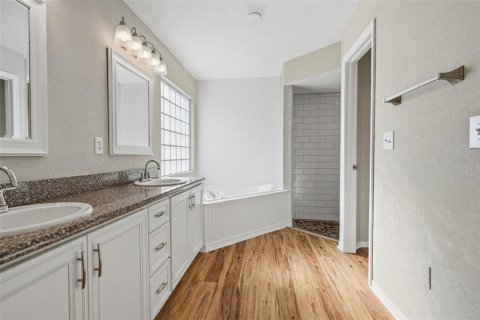 House in San Antonio, Florida 2 bedrooms, 132.01 sq.m. № 2419670 - photo 24