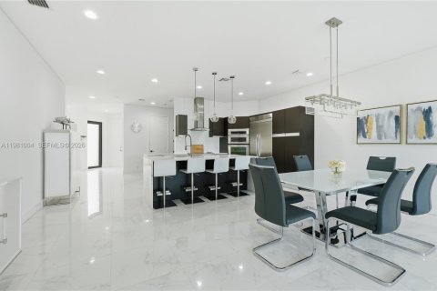 Купить таунхаус в Форт-Лодердейл, Флорида 3 спальни, 314.57м2, № 2045428 - фото 7