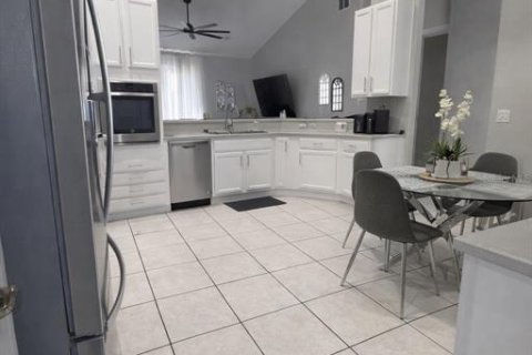 Villa ou maison à vendre à Orlando, Floride: 3 chambres, 189.52 m2 № 2139566 - photo 5