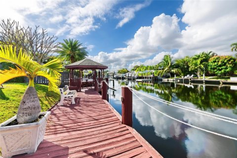 House in Fort Lauderdale, Florida 3 bedrooms, 191.94 sq.m. № 2254306 - photo 11
