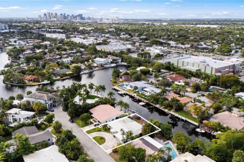 House in Fort Lauderdale, Florida 3 bedrooms, 191.94 sq.m. № 2254306 - photo 13