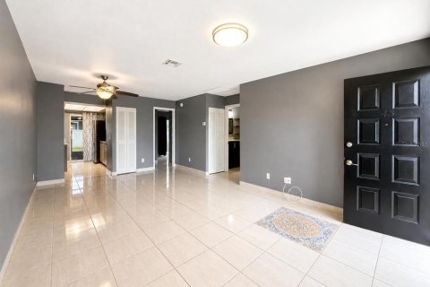 Casa en alquiler en Kissimmee, Florida, 2 dormitorios, 81.29 m2 № 2350172 - foto 4