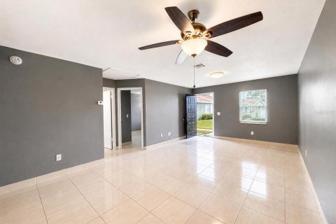 Casa en alquiler en Kissimmee, Florida, 2 dormitorios, 81.29 m2 № 2350172 - foto 3