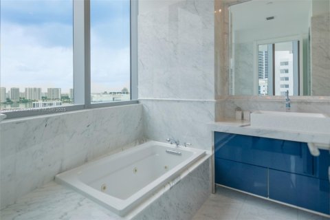 Copropriété à vendre à Sunny Isles Beach, Floride: 2 chambres, 192.31 m2 № 1892709 - photo 18
