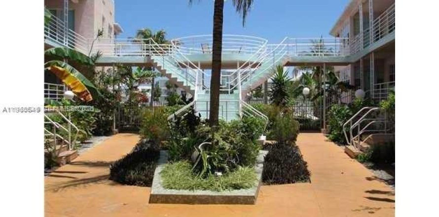 Condo in Miami Beach, Florida, 2 bedrooms № 2023491