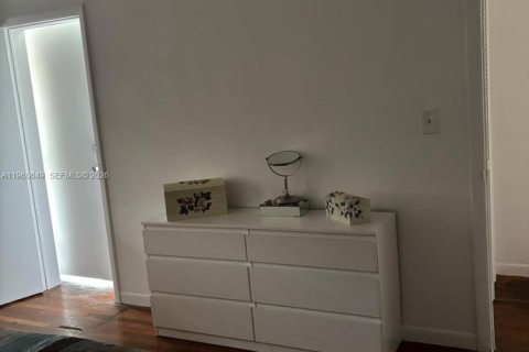 Condo in Miami Beach, Florida, 2 bedrooms № 2023491 - photo 20