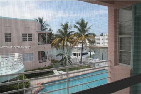 Condo in Miami Beach, Florida, 2 bedrooms № 2023491 - photo 9