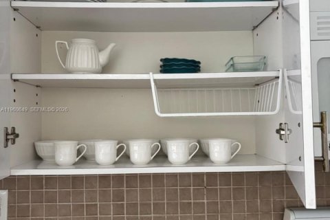 Condo in Miami Beach, Florida, 2 bedrooms № 2023491 - photo 12