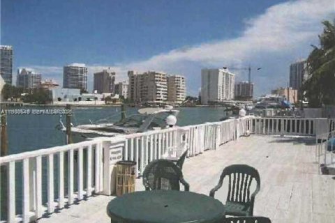 Condo in Miami Beach, Florida, 2 bedrooms № 2023491 - photo 5