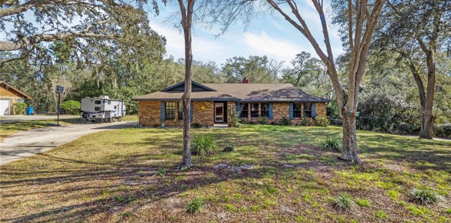 House in DeLand, Florida 3 bedrooms, 173.54 sq.m. № 2142116