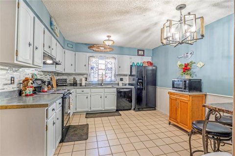 House in DeLand, Florida 3 bedrooms, 173.54 sq.m. № 2142116 - photo 13