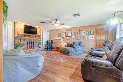 House in DeLand, Florida 3 bedrooms, 173.54 sq.m. № 2142116 - photo 4