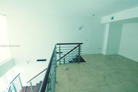 Apartamento en alquiler en Miami, Florida, 1 dormitorio, 91.14 m2 № 1952245 - foto 27
