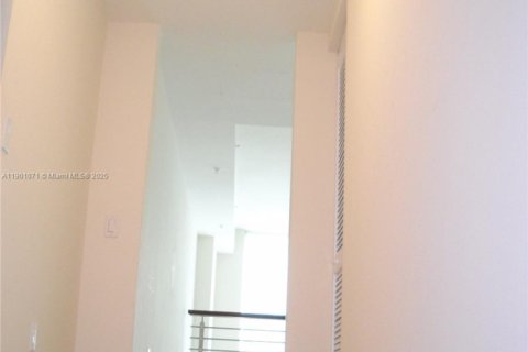 Apartamento en alquiler en Miami, Florida, 1 dormitorio, 91.14 m2 № 1952245 - foto 10