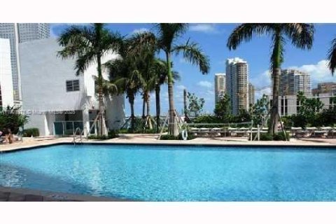 Apartamento en alquiler en Miami, Florida, 1 dormitorio, 91.14 m2 № 1952245 - foto 1