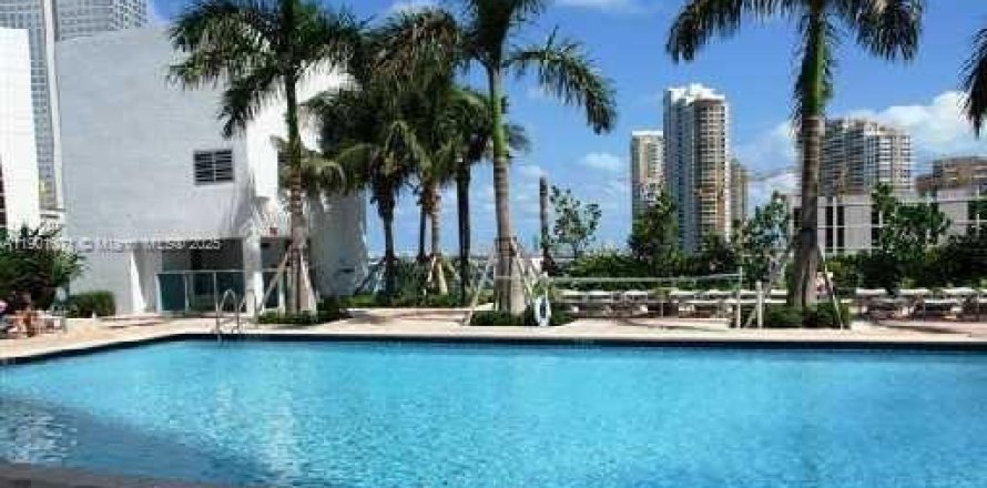 Apartamento en Miami, Florida 1 dormitorio, 91.14 m2 № 1952245