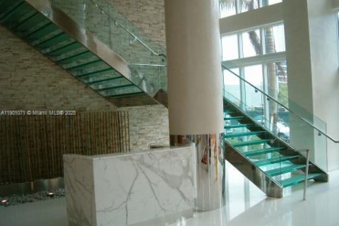 Apartamento en alquiler en Miami, Florida, 1 dormitorio, 91.14 m2 № 1952245 - foto 24