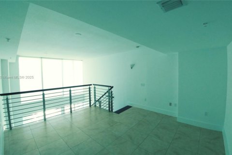 Apartamento en alquiler en Miami, Florida, 1 dormitorio, 91.14 m2 № 1952245 - foto 5