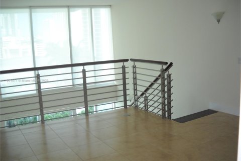 Apartamento en alquiler en Miami, Florida, 1 dormitorio, 91.14 m2 № 1952245 - foto 9