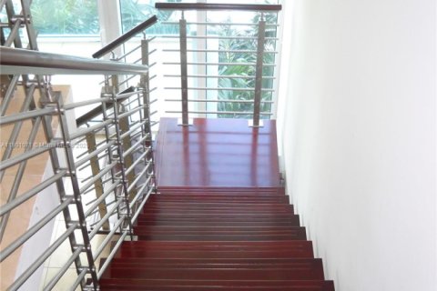 Apartamento en alquiler en Miami, Florida, 1 dormitorio, 91.14 m2 № 1952245 - foto 11