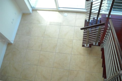 Apartamento en alquiler en Miami, Florida, 1 dormitorio, 91.14 m2 № 1952245 - foto 12