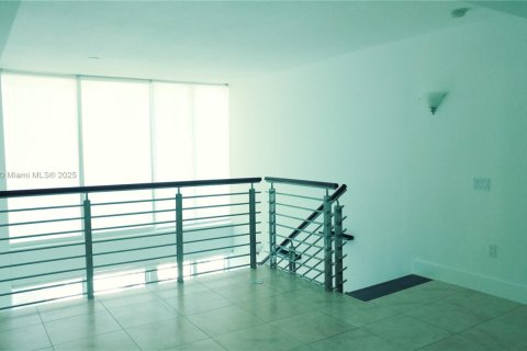 Apartamento en alquiler en Miami, Florida, 1 dormitorio, 91.14 m2 № 1952245 - foto 6