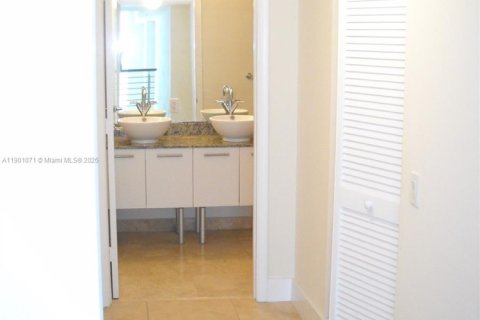 Apartamento en alquiler en Miami, Florida, 1 dormitorio, 91.14 m2 № 1952245 - foto 28