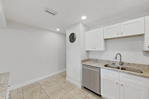 Condo in Clearwater, Florida, 1 bedroom  № 1906729 - photo 10