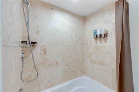 Copropriété à louer à Miami, Floride: 2 chambres, 140.28 m2 № 1935817 - photo 20