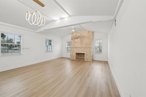 House in Miami, Florida 3 bedrooms, 205.87 sq.m. № 1691461 - photo 7