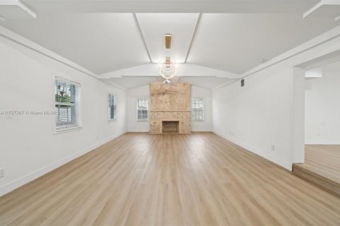 House in Miami, Florida 3 bedrooms, 205.87 sq.m. № 1691461 - photo 8