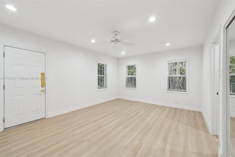 House in Miami, Florida 3 bedrooms, 205.87 sq.m. № 1691461 - photo 28