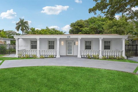 House in Miami, Florida 3 bedrooms, 205.87 sq.m. № 1691461 - photo 2