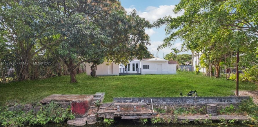 Casa en Miami, Florida 3 dormitorios, 205.87 m2 № 1691461