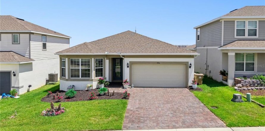 House in Clermont, Florida 3 bedrooms, 199.18 sq.m. № 2277685