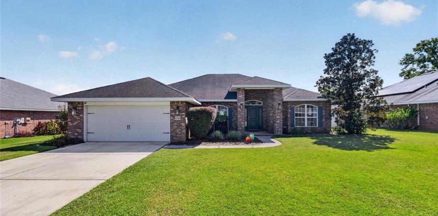 House in Ocala, Florida 4 bedrooms, 215.9 sq.m. № 2419880