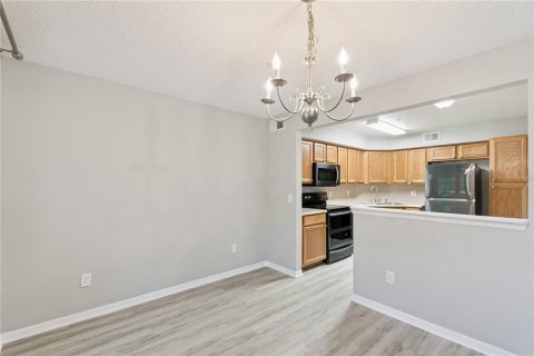 Condo in Apopka, Florida, 3 bedrooms № 2233673 - photo 9