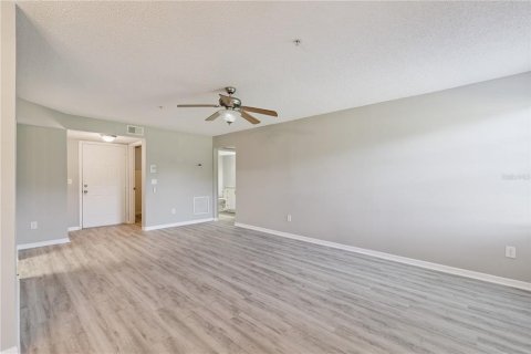 Condo in Apopka, Florida, 3 bedrooms № 2233673 - photo 6